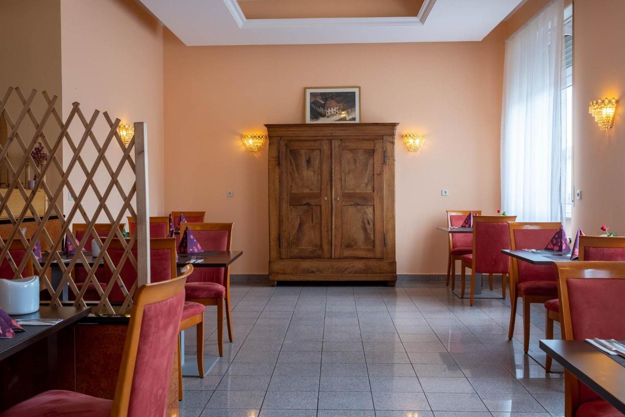 Kraichtaler Hof Hotel Exterior photo